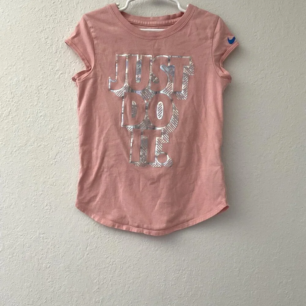 NIKE ATHLETIC CUT THE NIKE TEE SHIRT